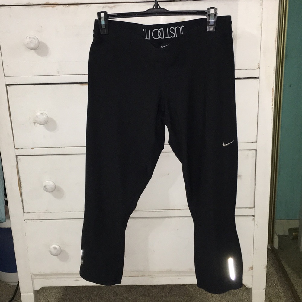 Nike black crop leggings